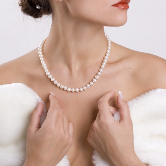 Cultured Pearl Necklace in a 7mm Diameter
